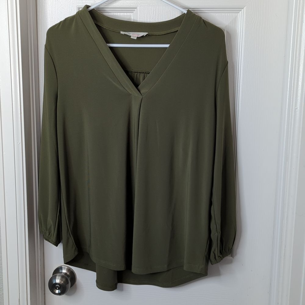 Two by Vince Camuto Long sleeve olive green shirt size M